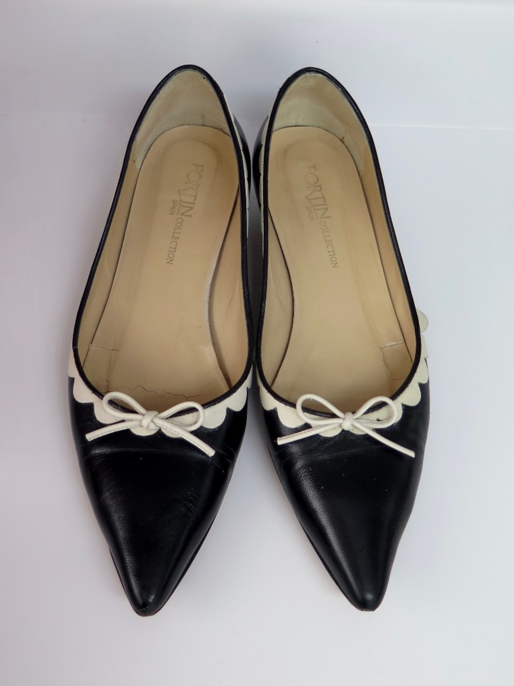Kitten Heel Black Pumps, White Scolloped Trim & Bow, Size 10
